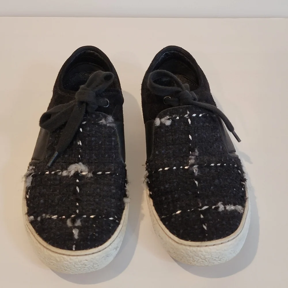 CHANEL excellent